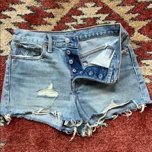 Levi’s wedgie Fit Denim Shorts- NWOT